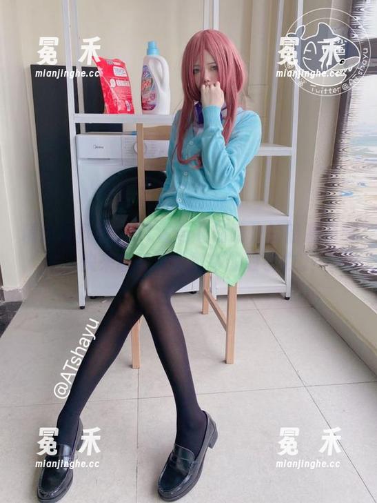 精选写真集：AT鲨与《刻晴》的暗潮涌动，快来感受这份微妙的吸引力。