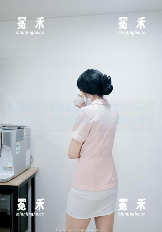 想知道什么是制服诱惑？来看看Aram(아람)的套图，再次刷新你对职业装的认识！