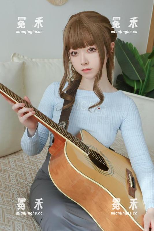 巫女服自拍的Asagiriai：一个图集分享，就是跟你幽会的预告！
