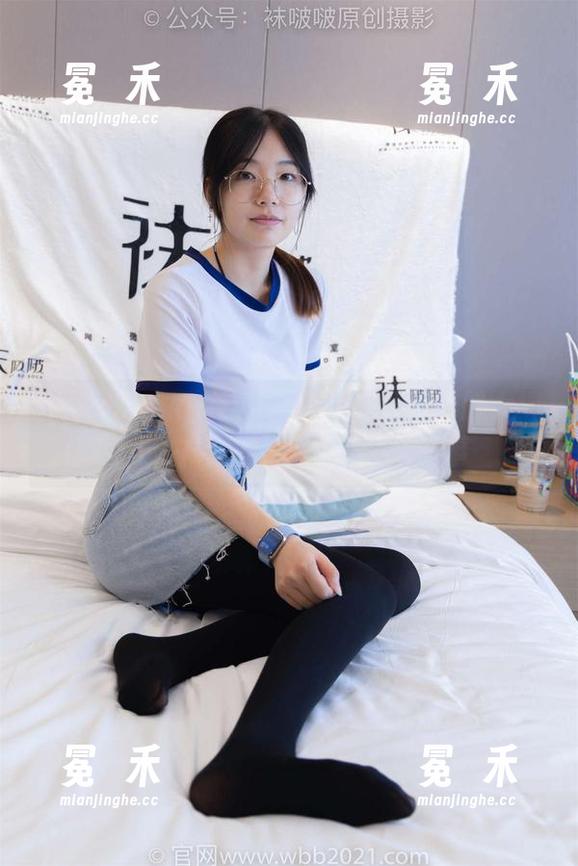BoBoSocks袜啵啵 - 熊熊最新图册大揭秘：白色棉袜踩脏的背后故事