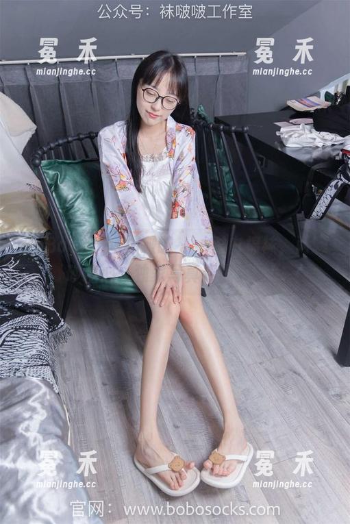 BoBoSocks袜啵啵 - 一对白棉袜，两颗砂糖心：独家写真资源解锁！