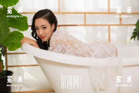 GIRLT果团网 - 从私拍中看蜜桃Q妹儿：清纯不过是一种气质罢了