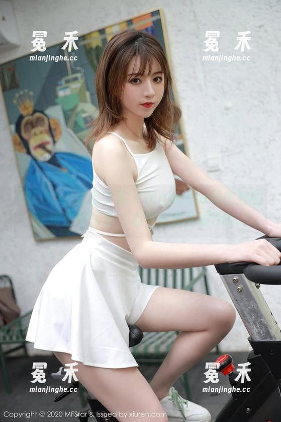 MFStar模范学院 - Manuela玛鲁娜的泳装在线写真，心中小鹿乱撞ing...