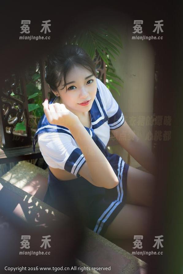 QingDouKe青豆客 - 穿上连衣裙的谭晓彤，福利图包让人忍不住想点赞，心跳都加速！