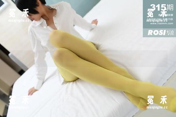 从ROSI连体衣看写真，精选中的轻柔与大胆。