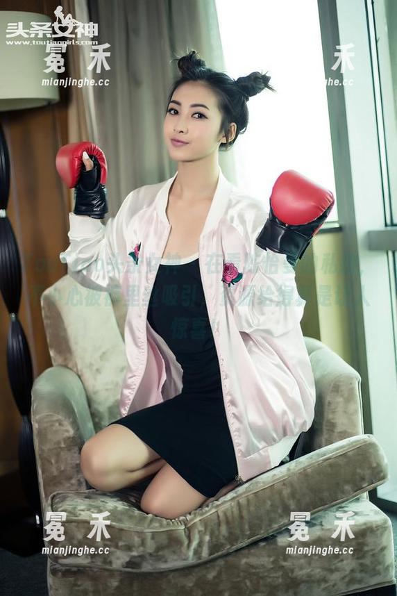 TouTiao头条女神 - 在看陈怡曼的私拍，不小心被裤里丝吸引，资源给得真是让人惊喜！