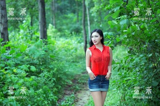 TuiGirl推女郎 - 在校服里绽放的赵惟依：写真原图，感受那种微微的悸动！