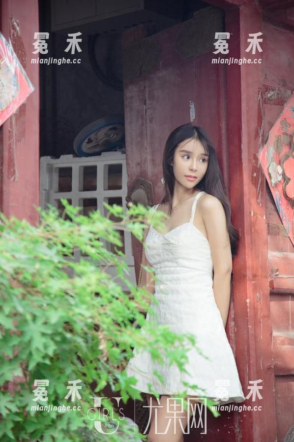 UGirls尤果网 - 小潘鼠新作：肉丝写真集，下载链接都快忍不住想点！