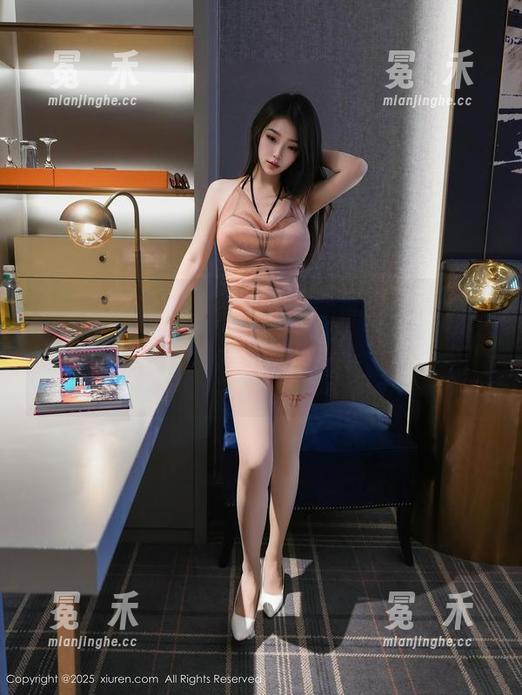 Xiuren秀人网-Elise谭晓彤 Xiuren秀人网 - 皮衣搭配博主Elise谭晓彤的写真实力,真是一场不可思议的分享!