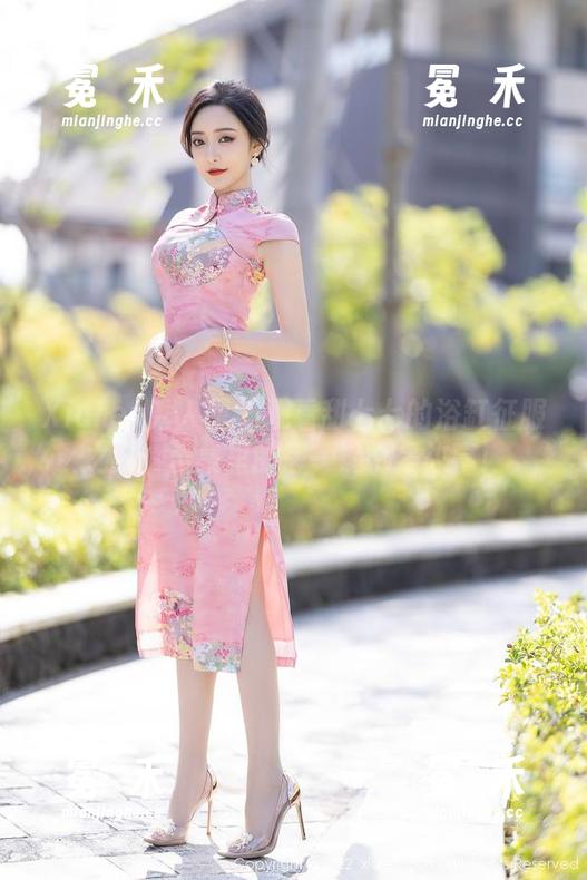 Xiuren秀人网 - 观看甜七七的浴缸征服之路：合集里的每一滴都是故事！