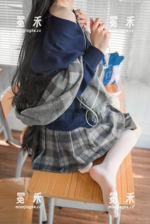 izumi泉桃子 izumi泉桃子的在线秘籍:如何优雅地把2B靡烟旗袍穿出新高度!
