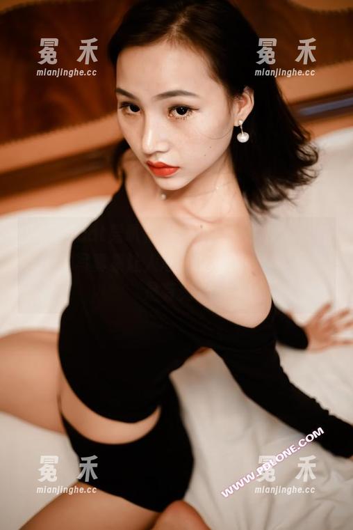 partycat轰趴猫-艾小青 partycat轰趴猫 - 在万圣节的夜晚,艾小青的写真集让人心跳加速,原图下是不是有鬼?