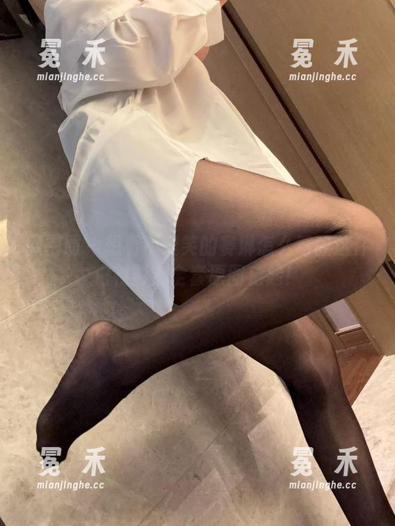 微密圈 - 想看不爱笑的赛琳怎么驾驭这件白衬衫？全套原图走起！