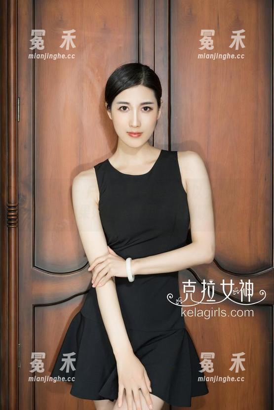 克拉女神-芊芊 克拉女神 - 户外芊芊合集:你以为她在拍照,结果她其实在跟小松鼠聊天!