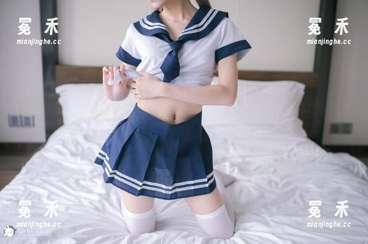兔玩映画私拍：制服裙的绝对领域，资源真是选得绝了，心底小鹿乱撞