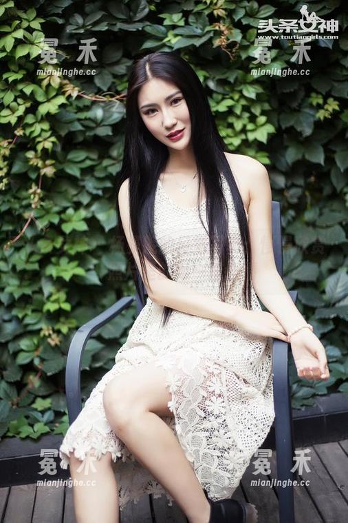 头条女神 - 杨曼妮的日常写真：慢慢欣赏，照片里的每一抹心情