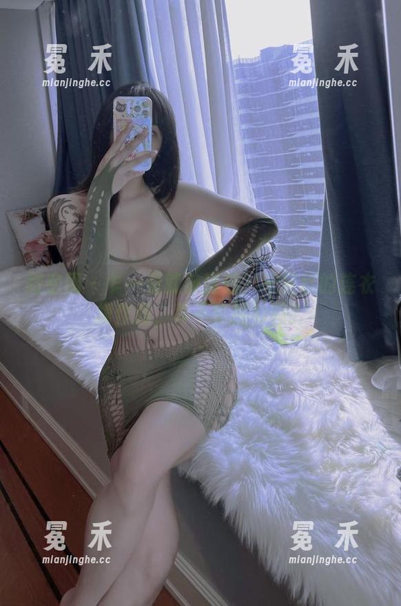 微密圈 - 乍一看就被迷住？宋昱欣的连衣裙作品，真不怕撞衫吗？