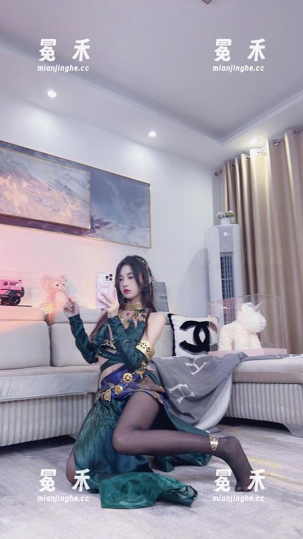 当兔女郎遇上无敌可爱：小小奶瓶儿的加长版写真让你不忍心眨眼！