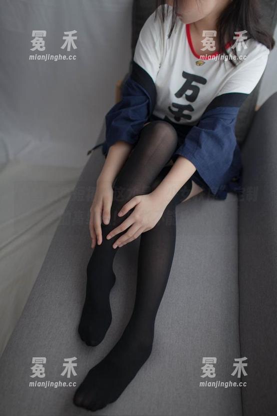 少女秩序 白丝米色短裙,这才是“少女秩序”定制的高级感!感觉不能自拔。