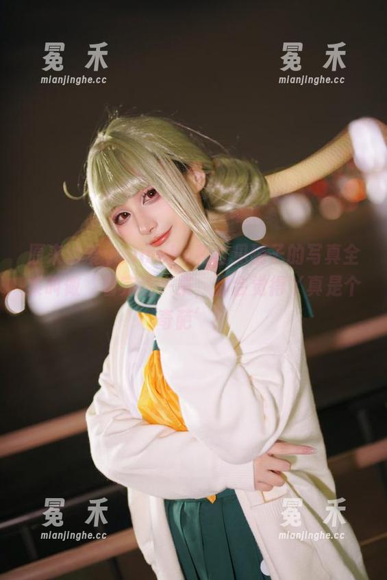 原来幼爱youmeko和古见硝子的写真全集叫做‘看完这一集，你会觉得丫真是个奇葩’！