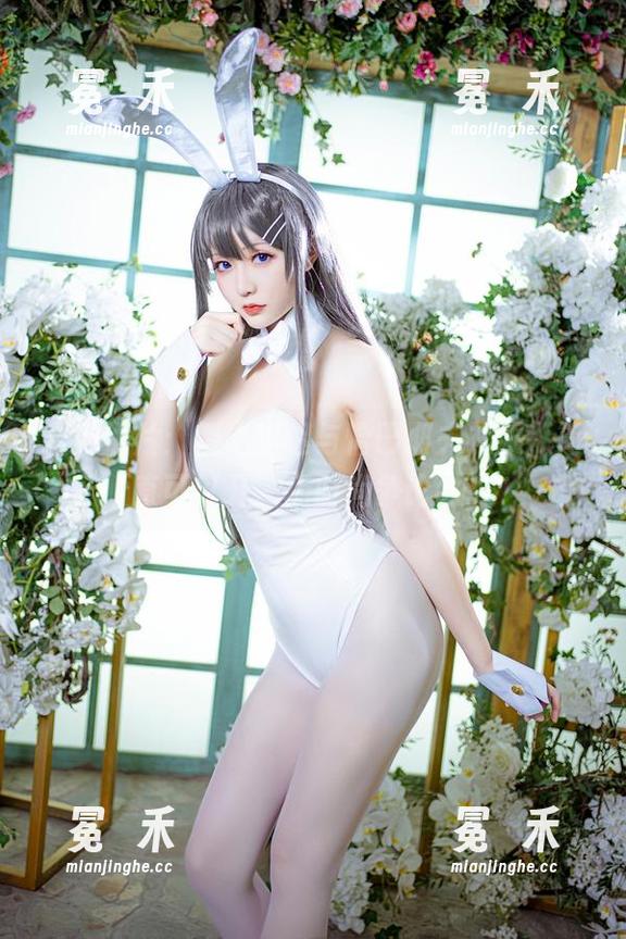 最新照片：星之迟迟与恰巴耶夫礼服，简直可以开一场时尚争论会。