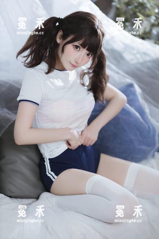 是三不是世w的玉藻前舞娘，高清分享中我竟然晃到了自家镜子，差点以为自己也成明星了！