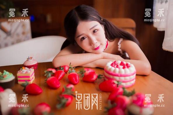香肩美背大比拼：谁的作品能进果团网的网盘？