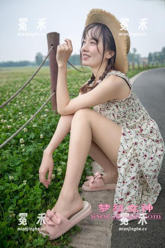 梦丝女神 - 看看诗琪OL图集更新！随便一瞅，感觉我的办公椅都羞愧得不敢站起来了。