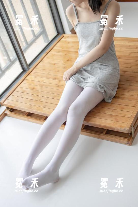 森萝财团的灰衣白丝私拍合集，真是让人忍不住多看几眼啊