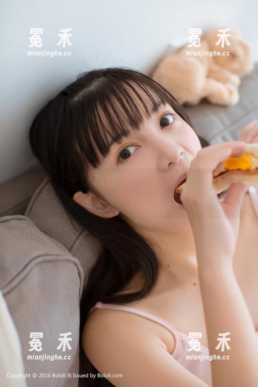 波萝社-王语纯 波萝社 - 王语纯短裙私房:瞬间停驻,裙角飞扬间的微妙性感。