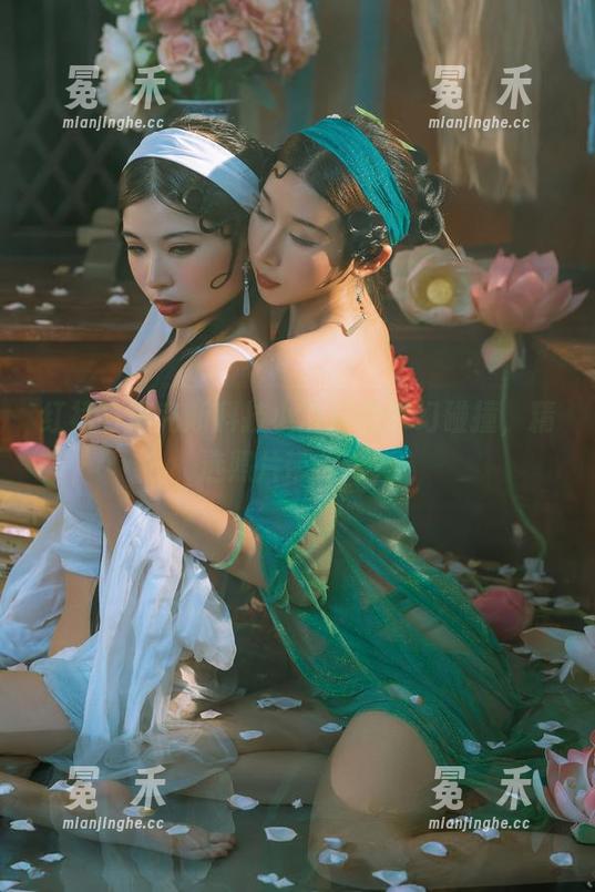 红裙与海克斯科技小蛋糕的梦幻碰撞，精选照片带你飞！