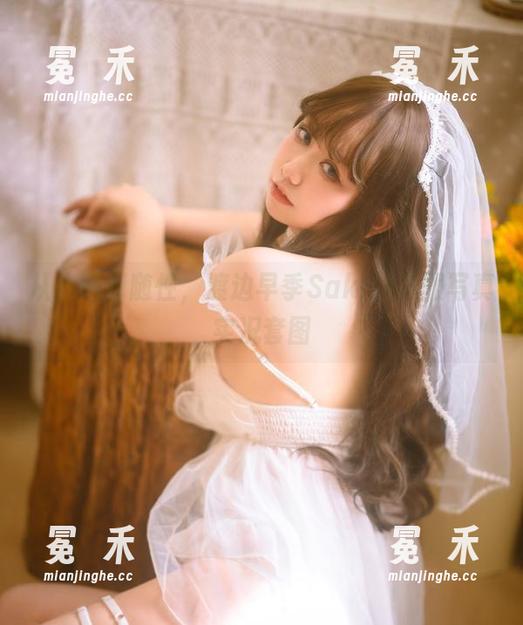 从华丽到随性，渡边早季Saki的礼服写真实况套图