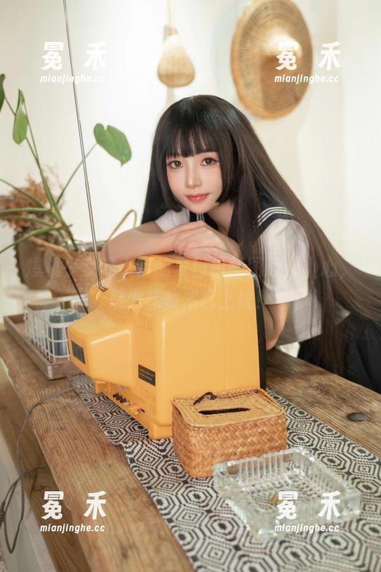爆机少女喵小吉 爆机少女喵小吉的夏日最新图册:小心,魅力化妆术已上线!