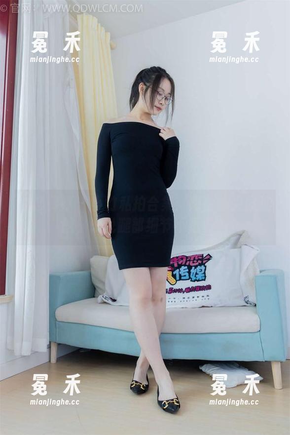 物恋传媒 - 小竹私拍合集：肉丝脚尖微加固，谁说腿部细节不重要？