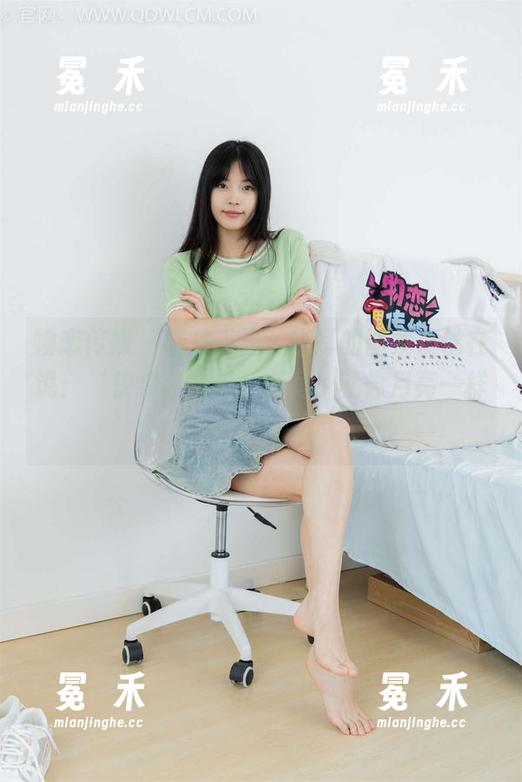 物恋传媒 - 明月千里，猫耳的图集仿佛在说：‘快看我最美的瞬间，就像月亮一样璀璨！’