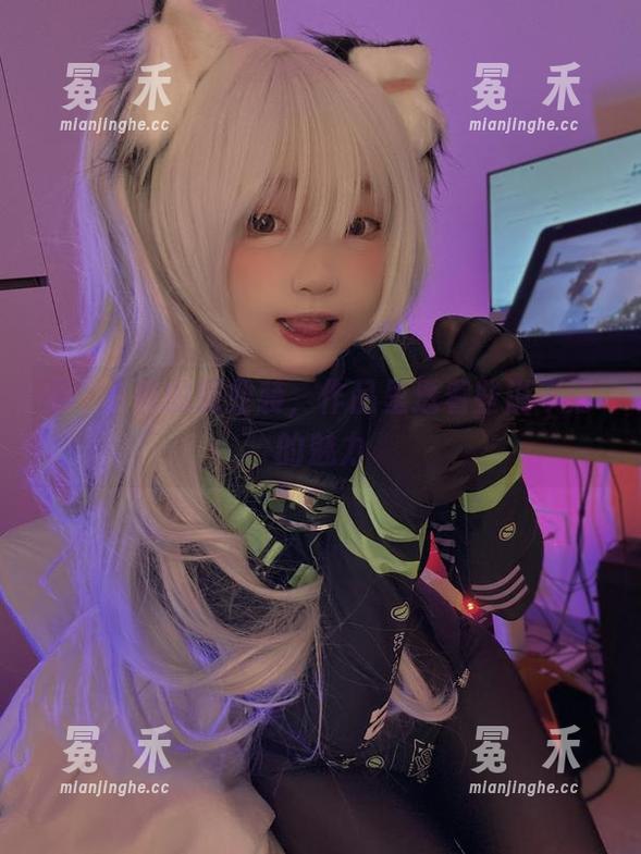 神沢永莉的职业装，作品里透着些说不清的魅力