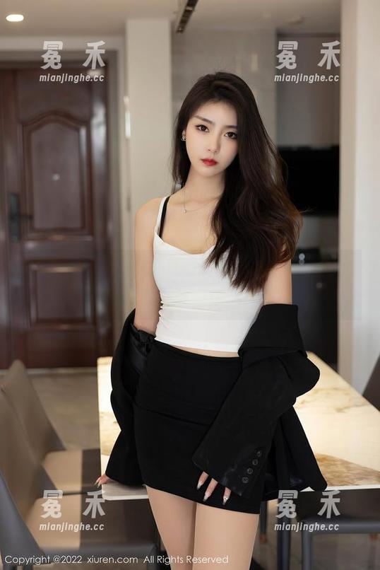 秀人网-LindaLinda 秀人网 - LindaLinda空姐美图——她就是我的梦中情人!