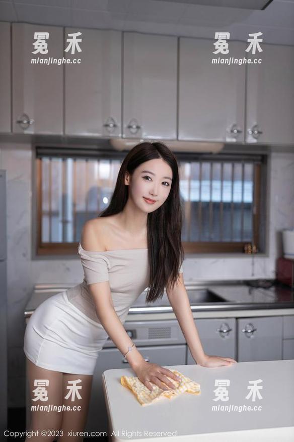 秀人网-伊小七MoMo 秀人网 - 看!伊小七MoMo的办公室原图更新啦,充满了小惊喜与不经意的美好