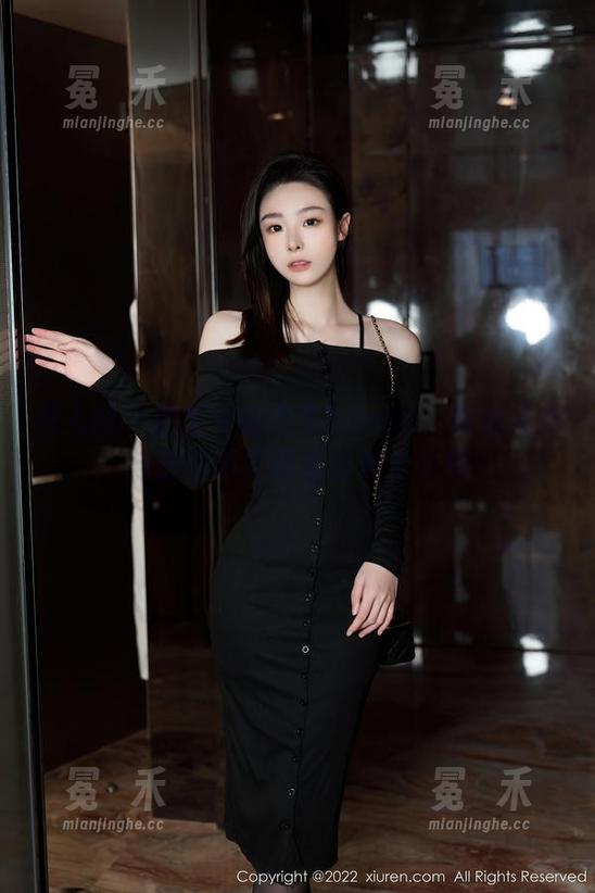 秀人网 - 原图中的木木hanna：瑜伽姿态与那些不言而喻的魅力交错