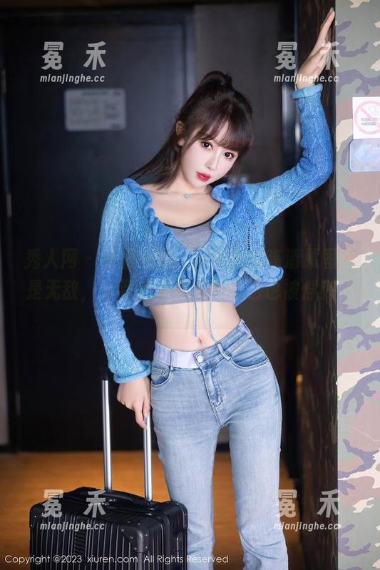 秀人网 - 制服无罪，林文文的高清原图也是无敌，看到这我就觉得自己也被俘获了。