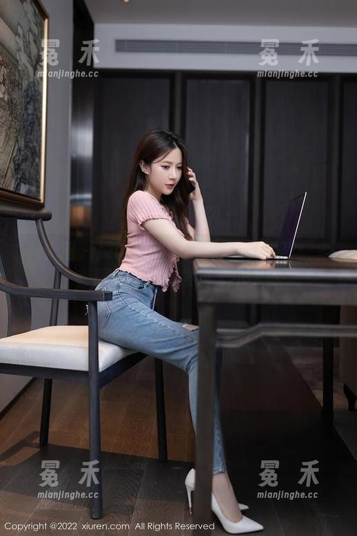 秀人网 - 探访白微Sera的天使世界：全套图集，意外发现了小宇宙