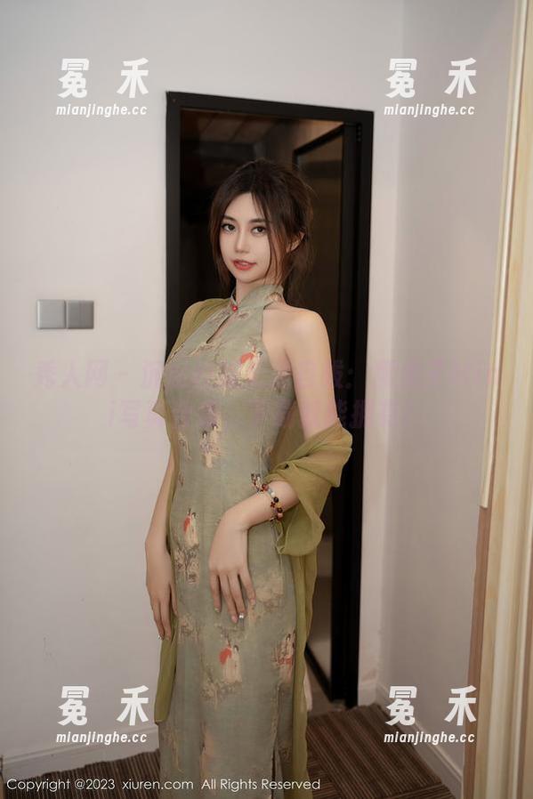 秀人网 - 沉迷校服无法自拔：糯美子Mini写真合集，下载就能拥有！