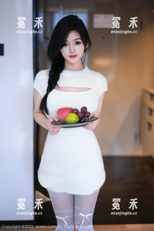 秀人网 - 私拍里的阿汁：她和她的旗袍，像是把故事藏在角落里