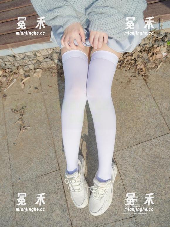 紧急企划-奶昔 紧急企划 - 图集背后的奶昔:那些藏着网袜的瞬间