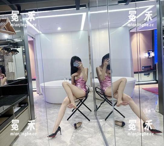 微密圈 - 写真里的葛征和她的高跟鞋：脚都跑偏了，心却飞了起来！