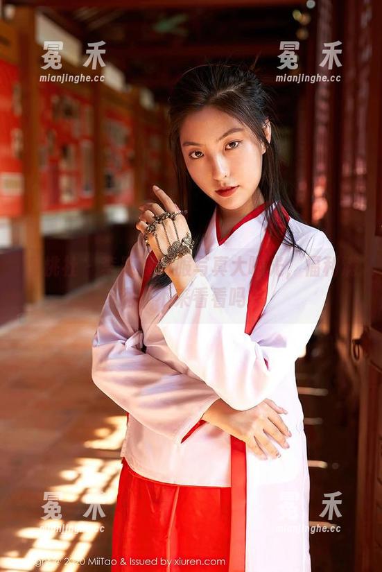 蜜桃社 - 李颖诗制服写真大曝光，福利满满，不来看看吗？