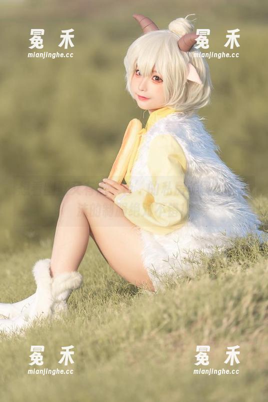 想看幽默又有点‘色’的私房美图？蠢沫沫的制服绝对不错！