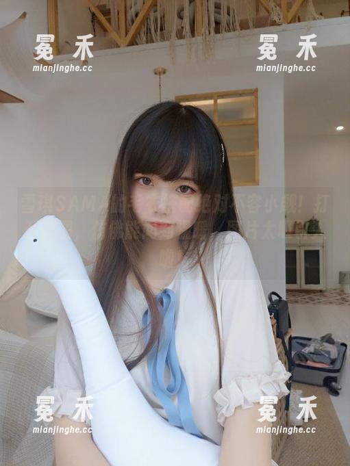 雪琪SAMA的毛衣搭配绝对不容小觑！打开原图，仿佛能闻到温暖，图片太吸引人啦！