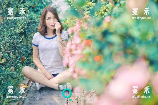 青豆客 - 绮里嘉短裙套图，下载前请准备好你的心脏，预防意外心动现象！