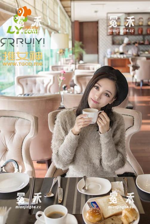 青豆客-莫晓茜sunny 青豆客 - 精选莫晓茜sunny的油亮原图,咋这个光泽感让人忍不住想摸呢?